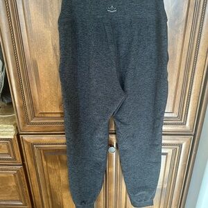 Beyond Yoga joggers
